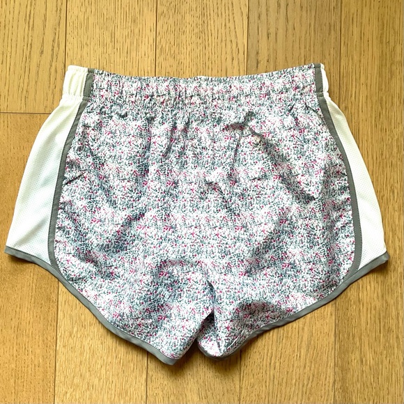 Tempo Short, Grey Printed Run Shorts - Size M - Picture 2 of 4